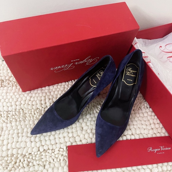 Roger vivier navy suede high-heel shoes

Size 37.5